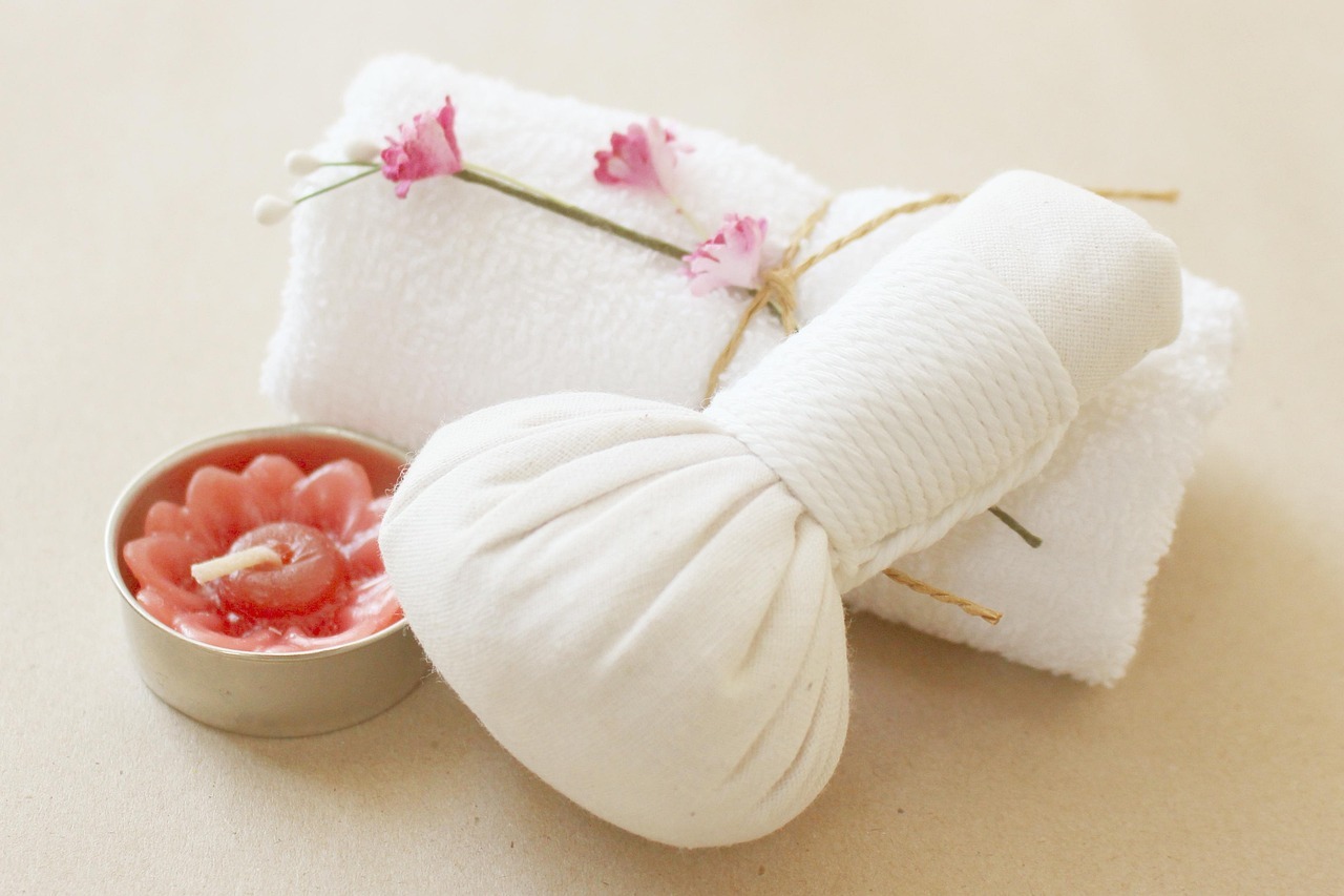 Soin du corps - Massage aux pochons - Insolite Beauté