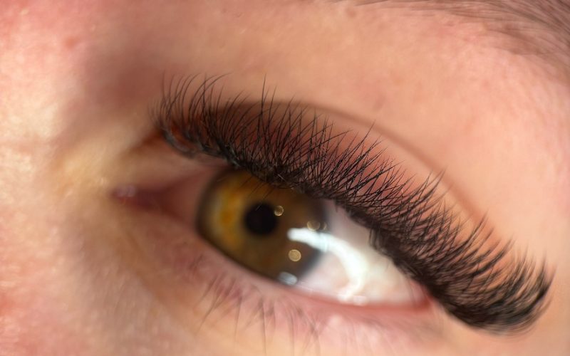 Extension de cils chez Insolite Beauté, institut de Beauté sur Saint Etienne