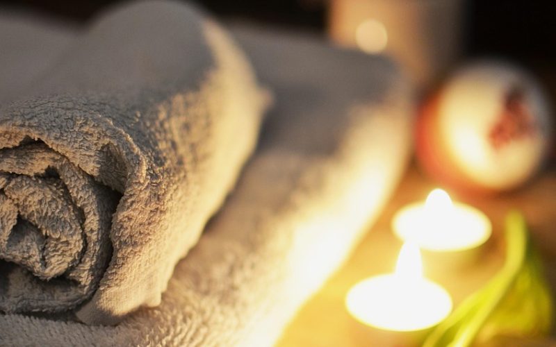 Massage à la bougie chez Insolite Beauté, Institut de Beauté à Saint Etienne et alentours