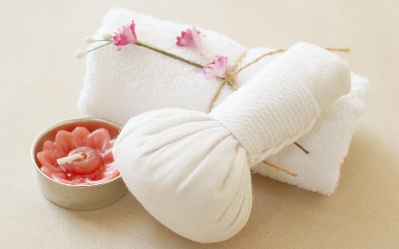 Soin du corps - Massage aux pochons - Insolite Beauté
